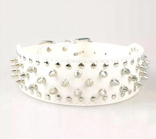 Halsband wit met spikes en studs